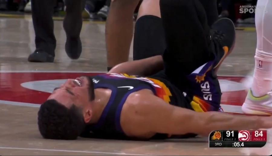 电子竞技下注-雪上加霜，布克90度崴脚伤退太阳一场伤俩主力，离场前三节就得31分